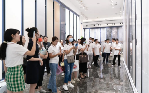 参观学习，加速转变｜鹰牌墙地专家全国店长培训进行中