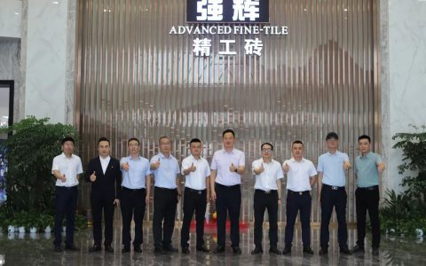 强辉新品质感大师又出圈？华美立家团队参观强辉总部展厅！