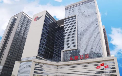 东鹏控股换届：何新明任满，何颖接棒总经理