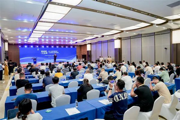 重量级奖项出炉！欧朗格陶瓷实现“陶瓷一线品牌”三连冠