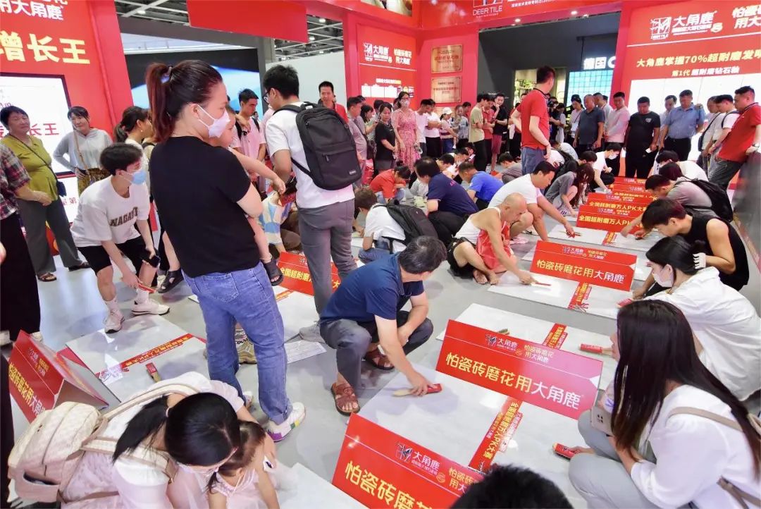 家居行业全球第一展人气王，大角鹿超耐磨火爆广州建博会