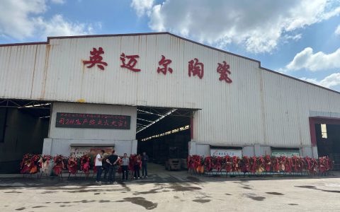 800砖出厂价低至7.9元！超大产能瓷砖被骂“垃圾”？