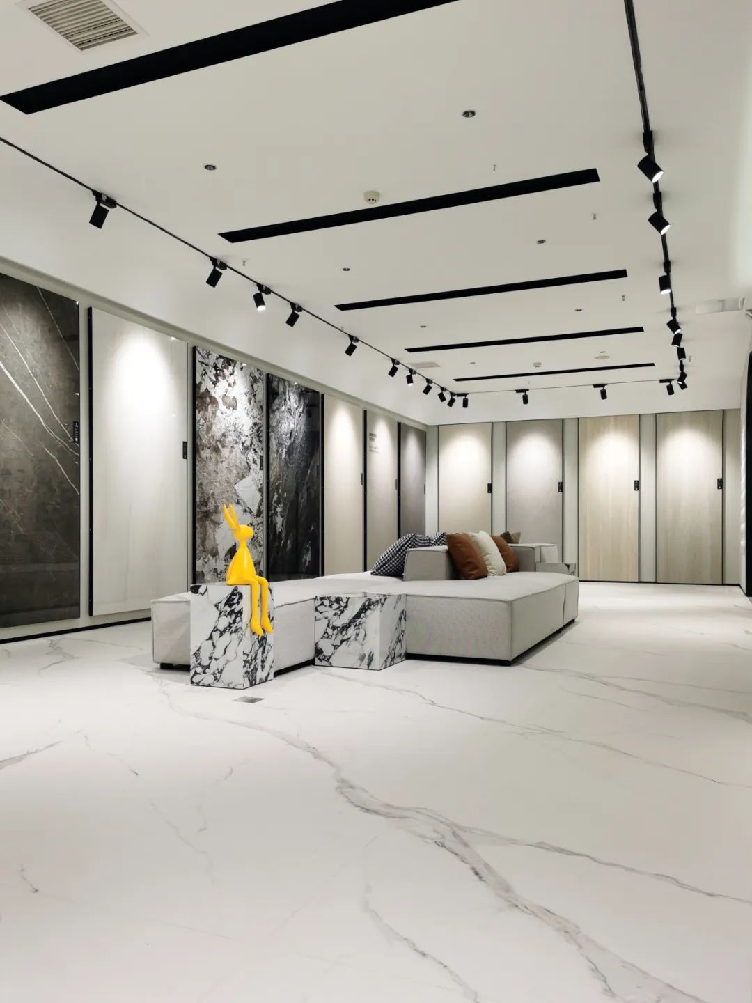 境·砖·意：探索新门店的设计之旅｜湖北武汉斯米克瓷砖展厅焕新