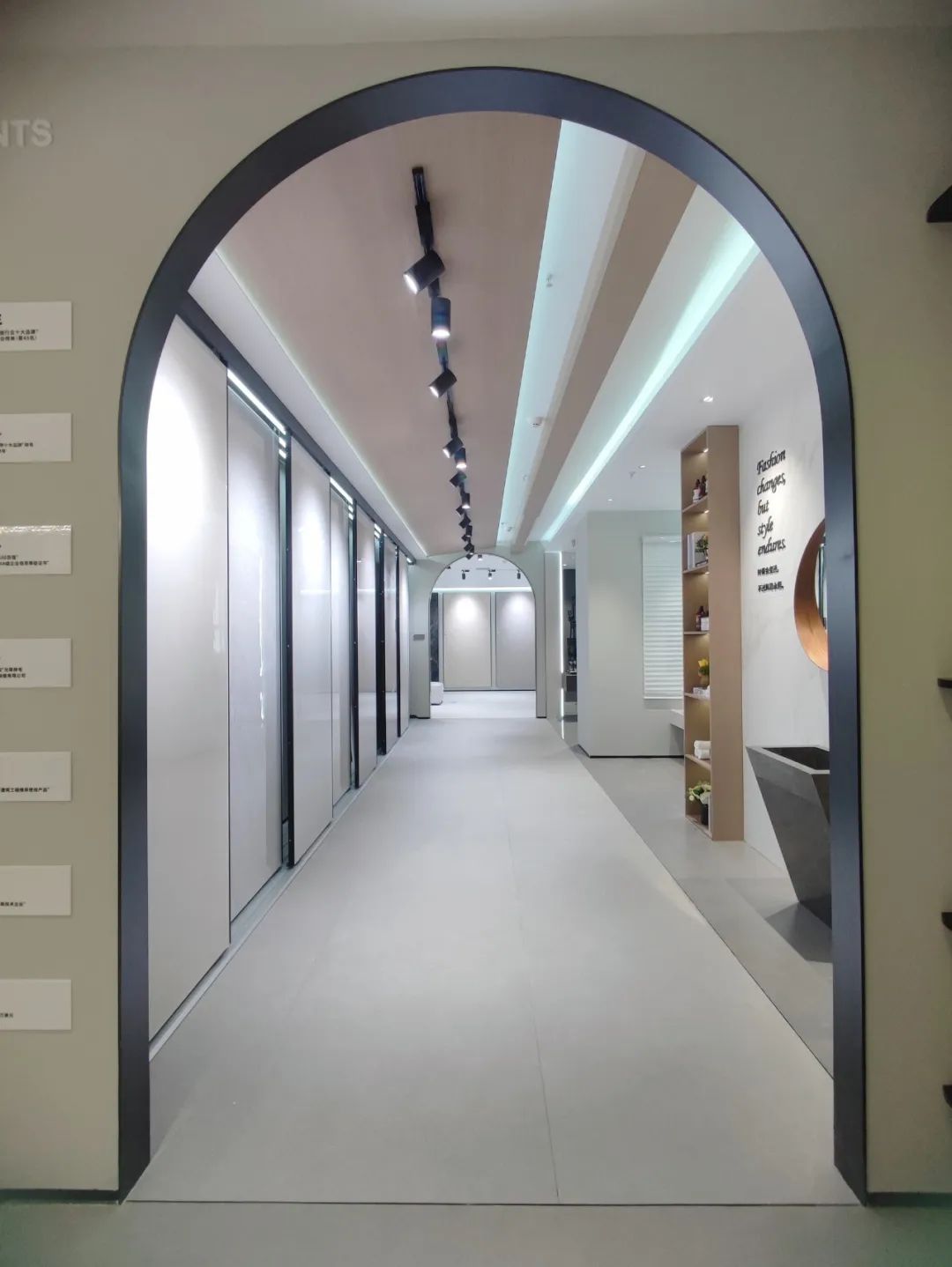境·砖·意：探索新门店的设计之旅｜湖北武汉斯米克瓷砖展厅焕新